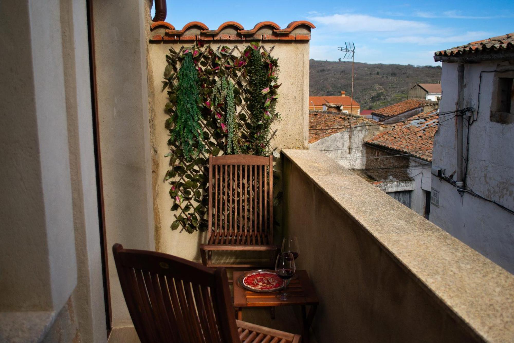 Casa Rural Dona Sol Montanchez Bagian luar foto